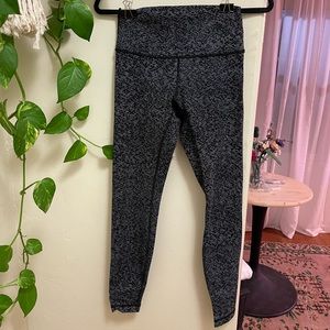 Lululemon Black & White legging SIZE:6